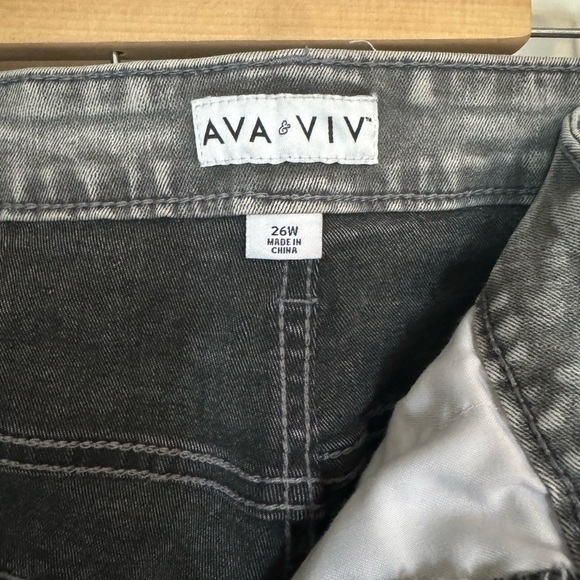 Ava & Viv - Picture 2 of 3